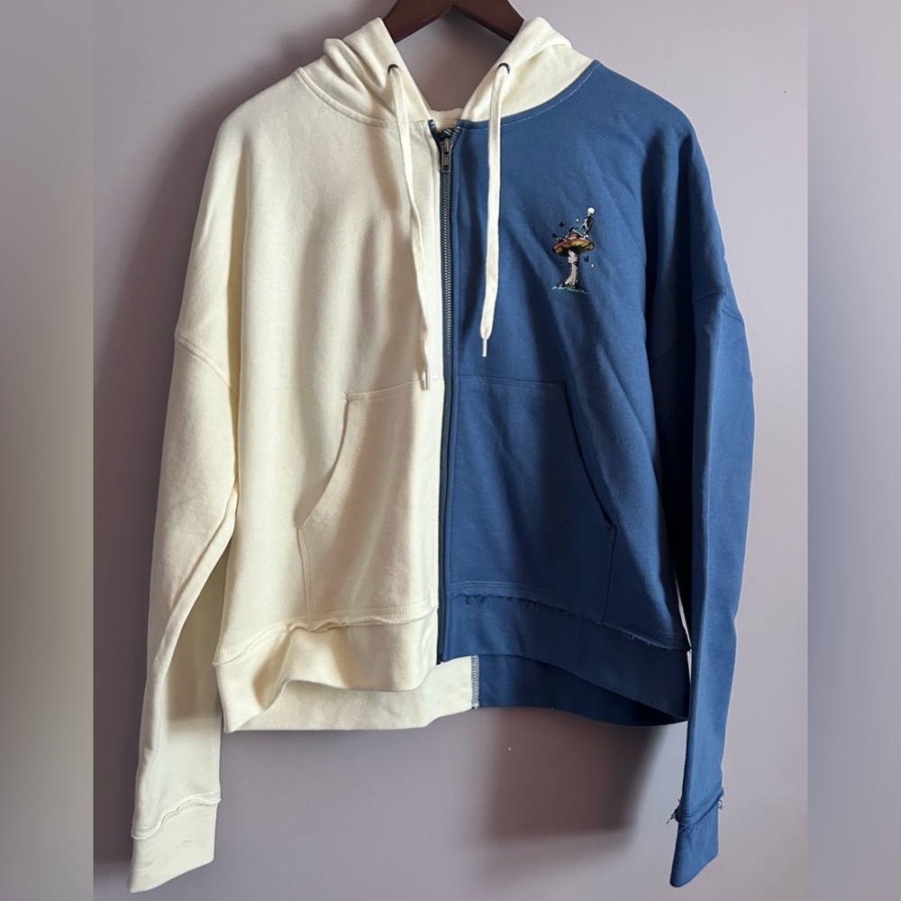 Empyre Caspian Mushroom Ivory and Blue Split Crop Zip Hoodie Size Large